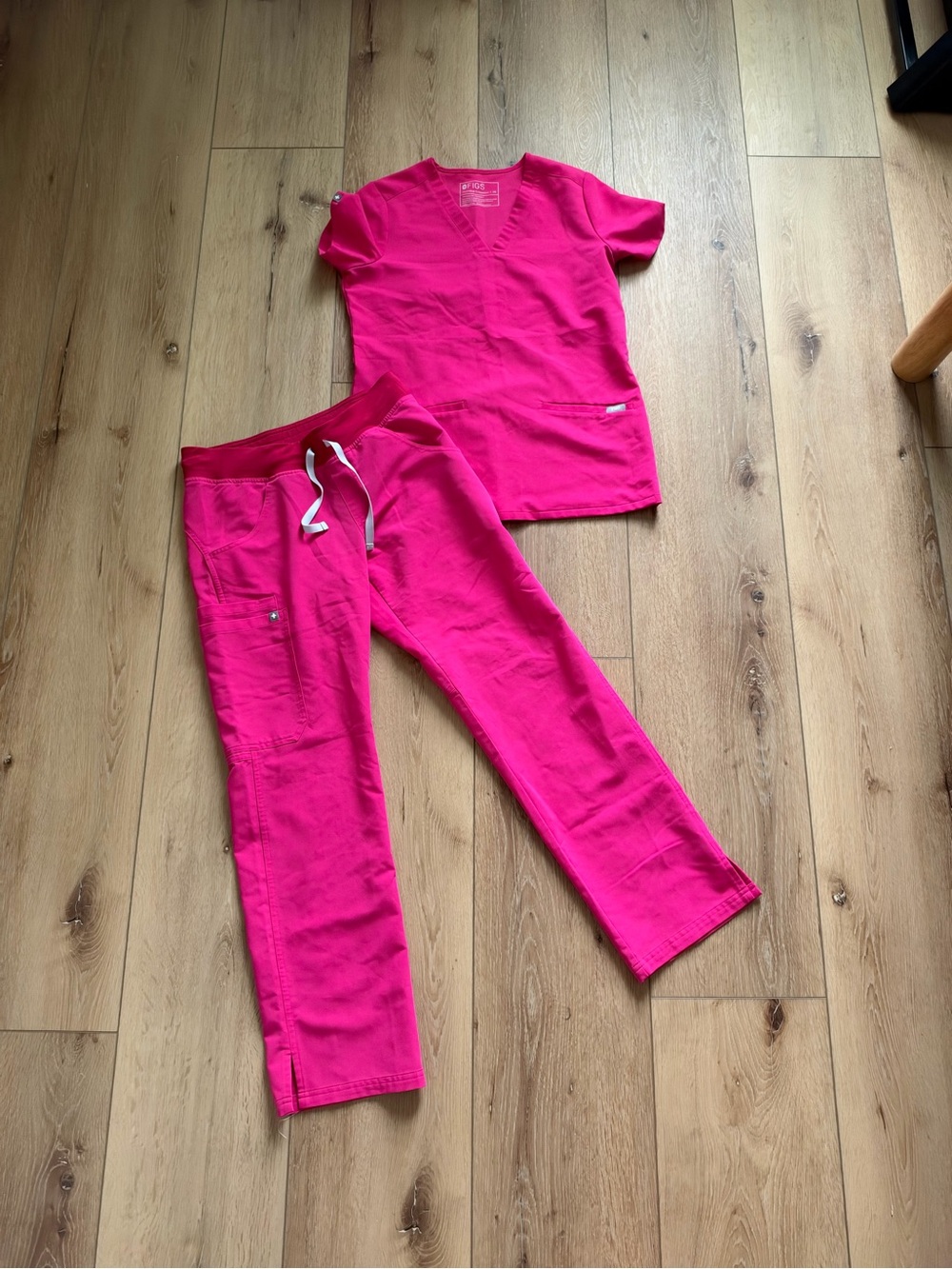 Figs Women's Hot Pink Scrub Set